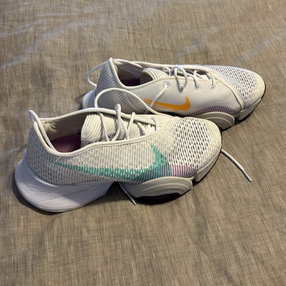 Women’s Nike like new - Picture 3 of 4